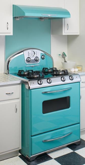 A retro tiffany blue stove looks stylish and chic, it will easily spruce up any kitchen.