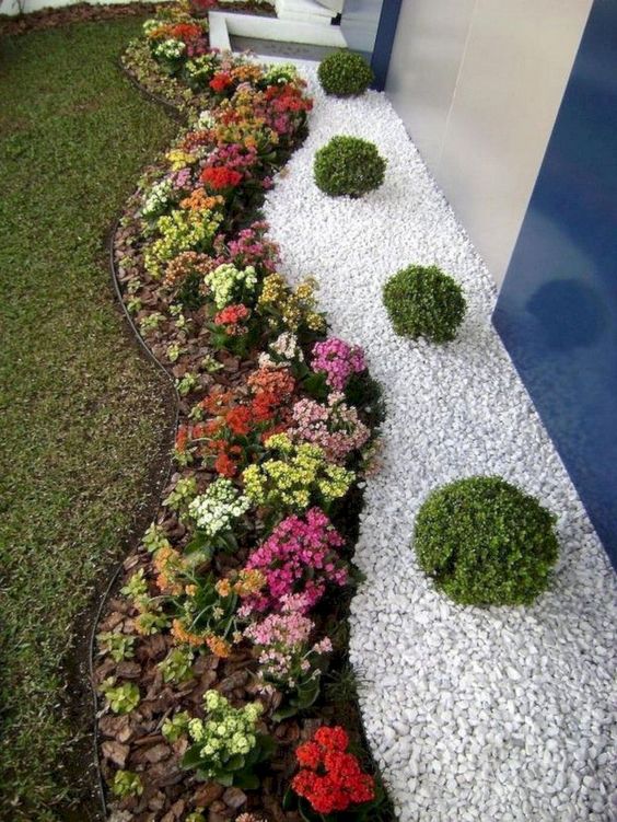 A living garden border with bright blooms is a stylish and preppy idea that will add color and boldness to the space.