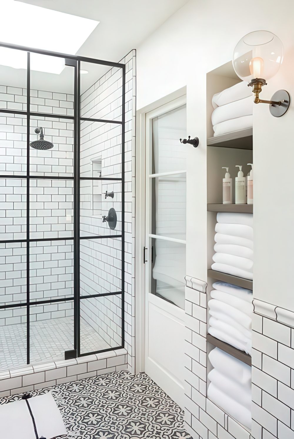 Built-in shelves in the wall allow storing a lot of towels and bathroom stuff comfortably and without clutter.