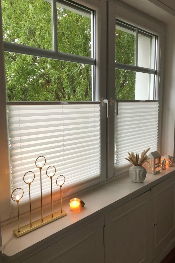 The blinds cover the lower part of the window, so you can see greenery but no bad views.