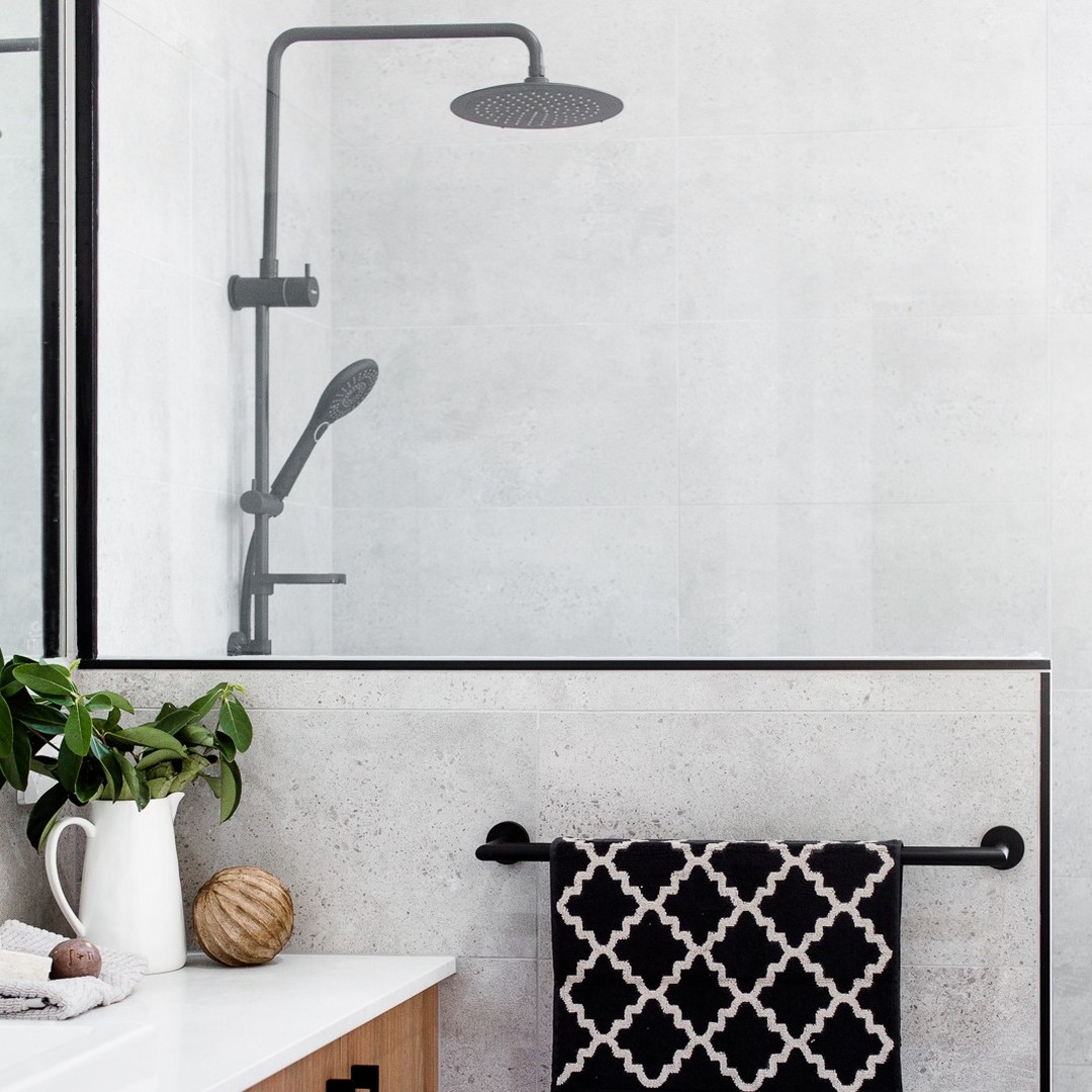 This shower features a striking half wall that adds both style and function. A great option for those who love a modern touch but still want a bit of privacy. (@oasisbuild).