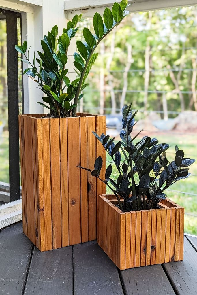 This duo of slat containers will make the space cooler and more modern.