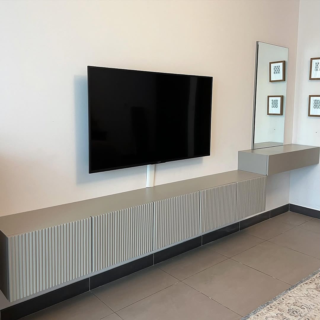 Slide your wires and slim devices into a built-in cable channel for a clean look and zero visual clutter.

(@theuncommonroom_za).