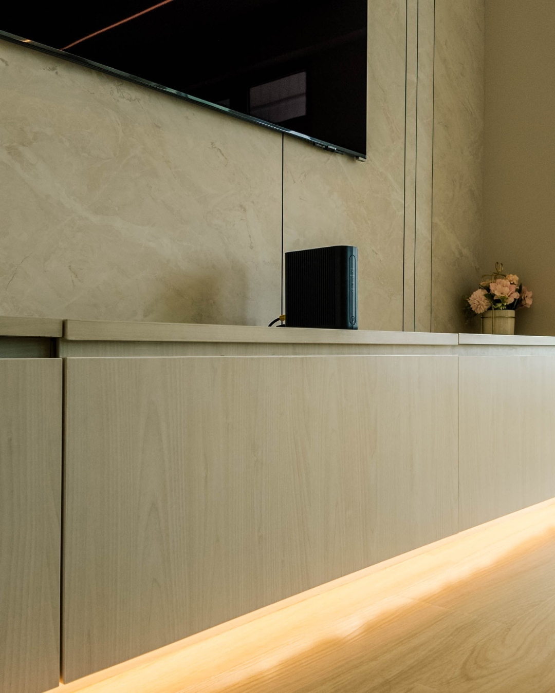 Tuck your router behind the TV next to your gaming console — the console camouflages it well while keeping everything connected.

(@yangsinspirationdesign).