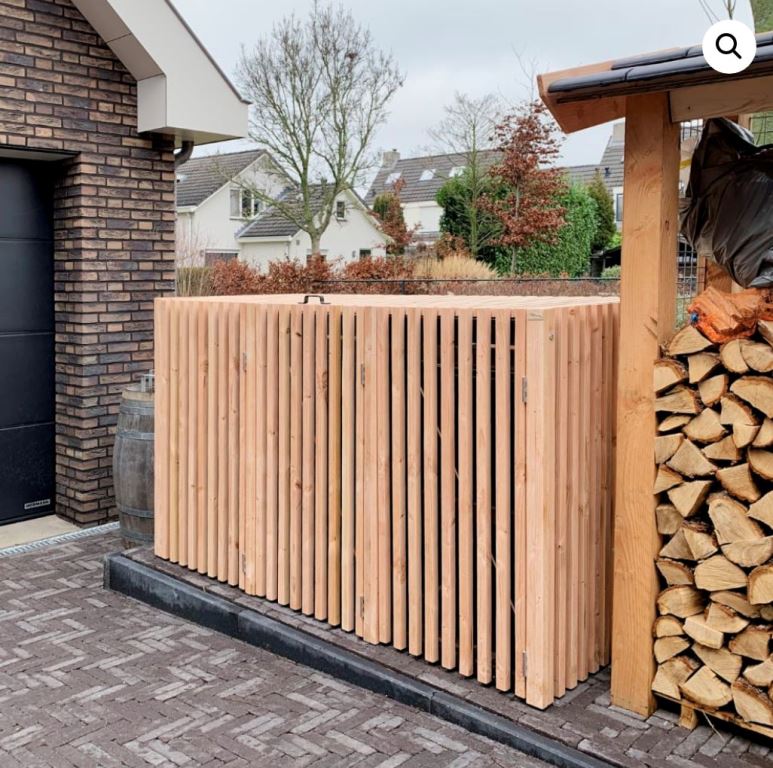 Slatted decor and items are very popular ones, so a large slatted box for trash is a cool solution.