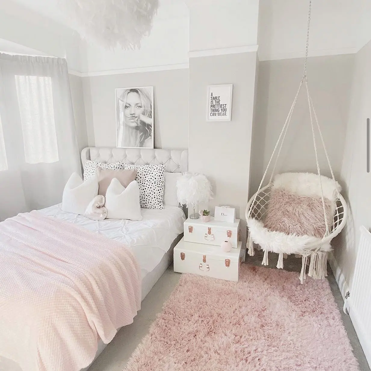 This space is dreamy and soft, with plush textures and neutral tones. A tufted bed, blush accents, and that cozy hanging chair make it feel both stylish and inviting. It's proof that a little texture can go a long way in making a room feel warm and lived-in.

(@decor_for_kids).