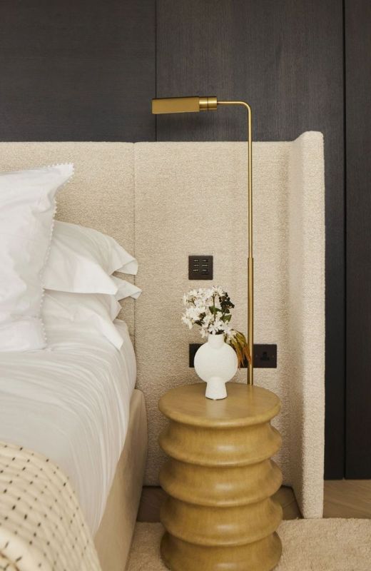 The neutral boucle wingback headboard will add coziness to the space and you will feel like in a cocoon.