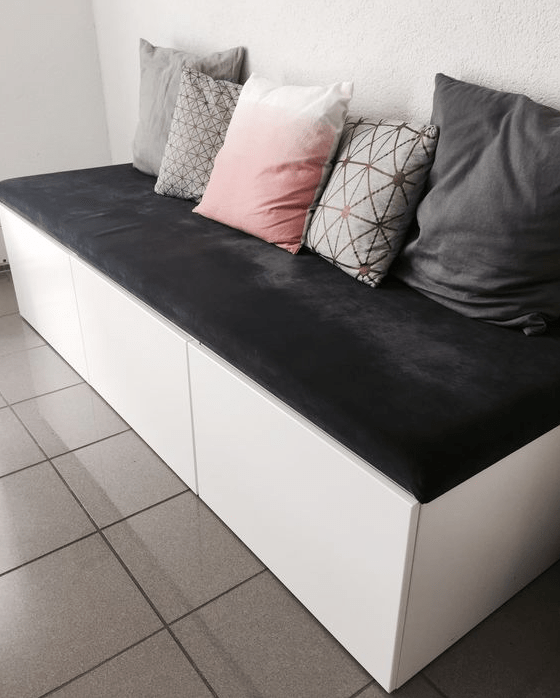 A comfortable bench of IKEA Metod cabinets and a soft grey cushion on top is an functional sitting unit.